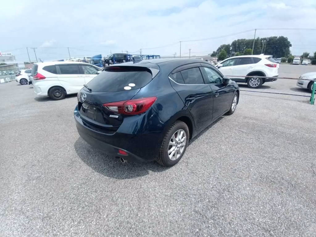 MAZDA AXELA