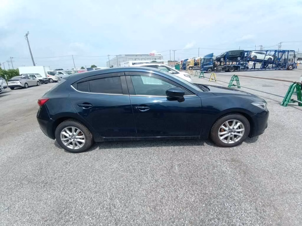 MAZDA AXELA