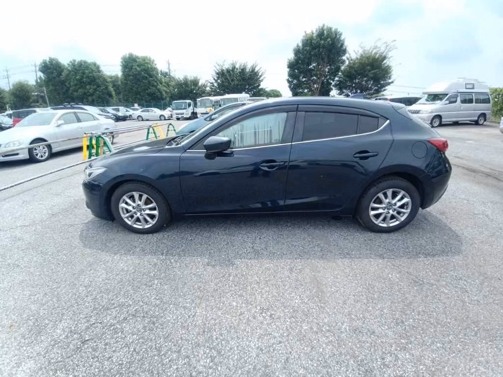 MAZDA AXELA