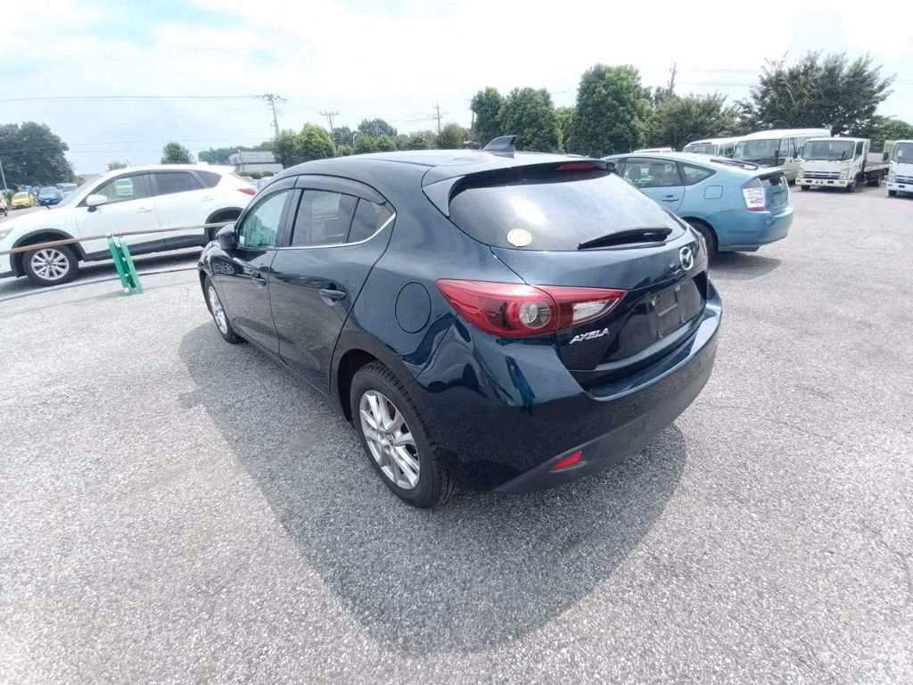 MAZDA AXELA