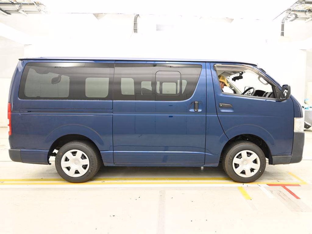 TOYOTA REGIUS ACE