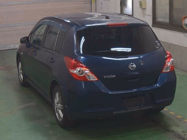 NISSAN TIIDA