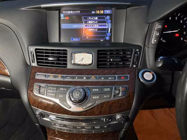 NISSAN FUGA