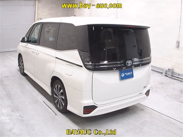 TOYOTA VOXY