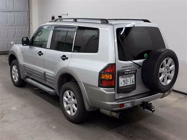 MITSUBISHI PAJERO