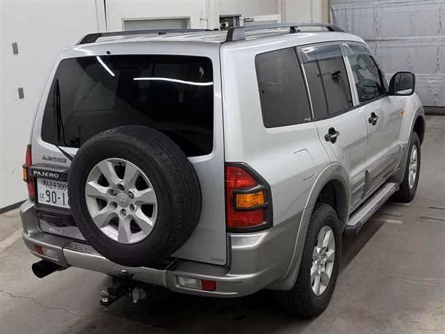 MITSUBISHI PAJERO