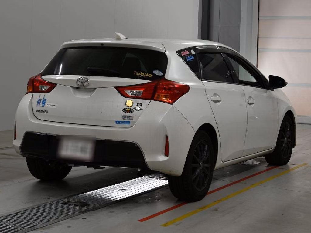 TOYOTA AURIS