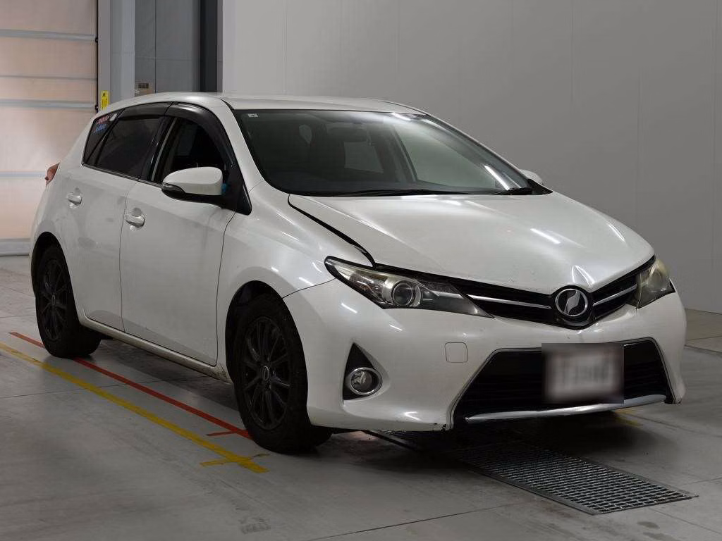 TOYOTA AURIS