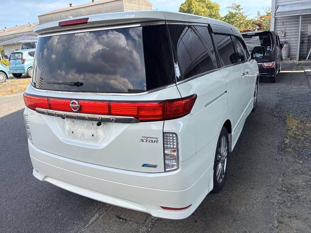 NISSAN ELGRAND