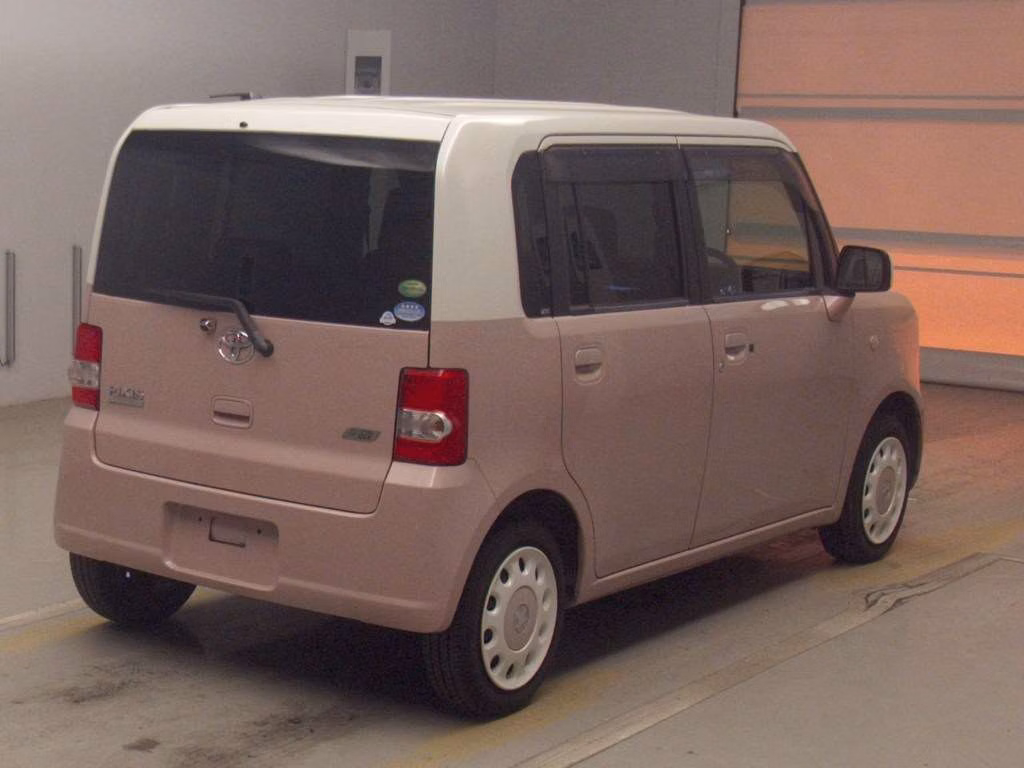 TOYOTA PIXIS SPACE