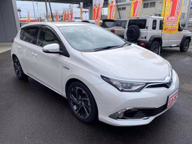 TOYOTA AURIS