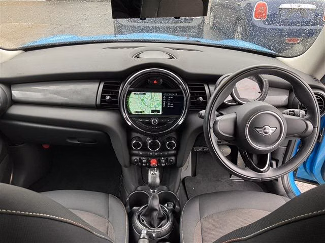 MINI HATCH