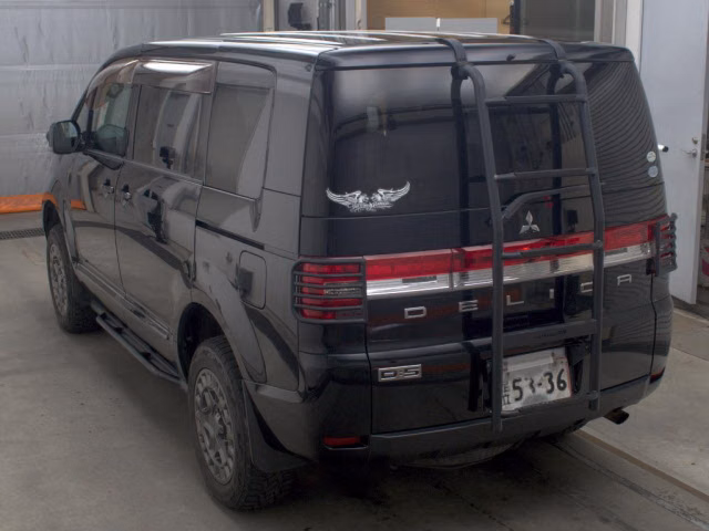 MITSUBISHI DELICA D:5
