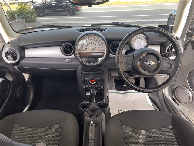 MINI HATCH