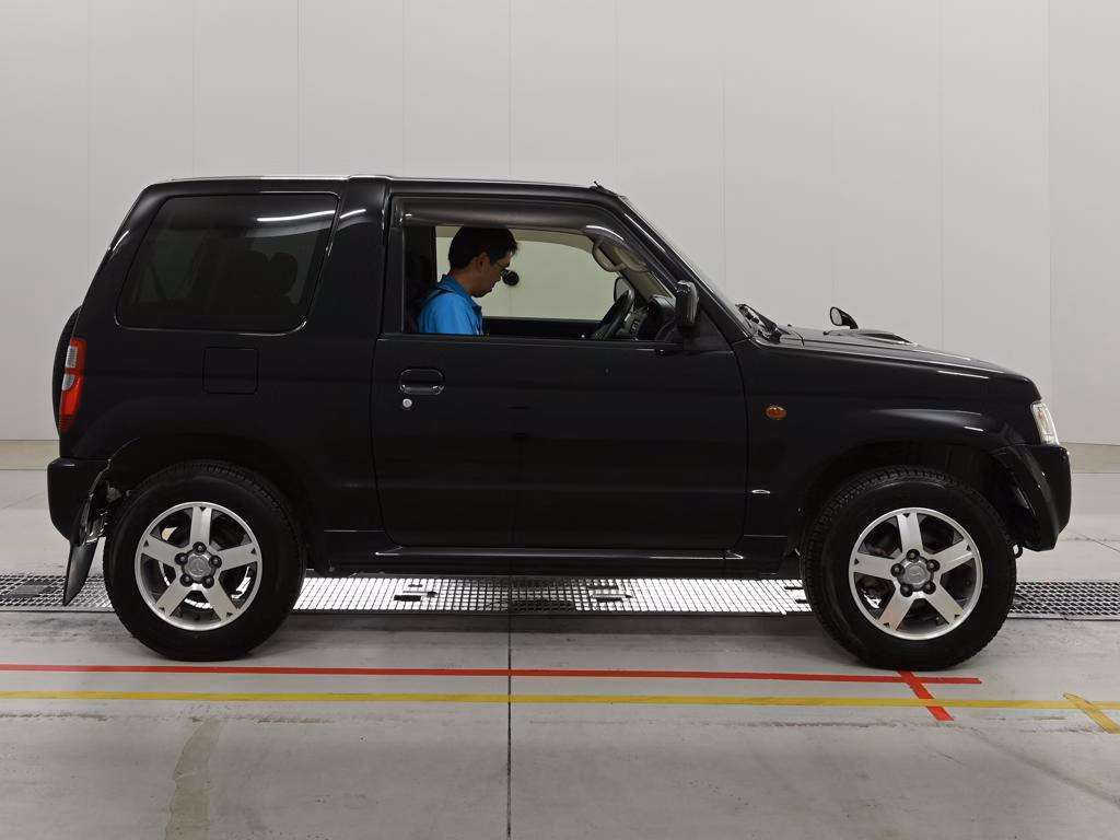 MITSUBISHI PAJERO MINI