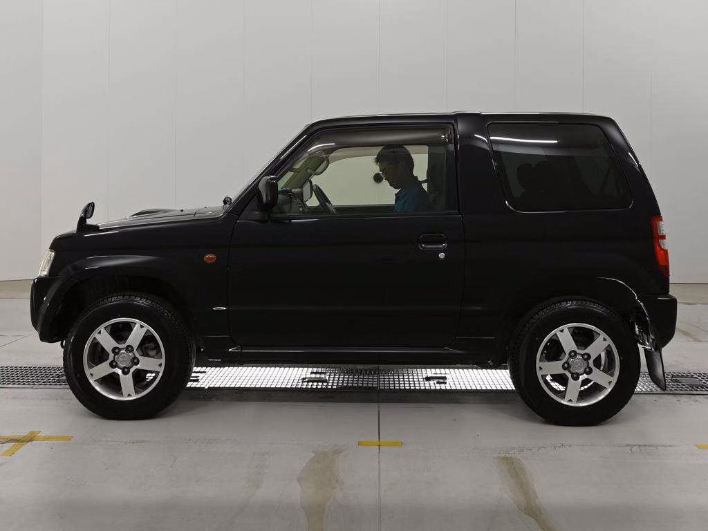 MITSUBISHI PAJERO MINI