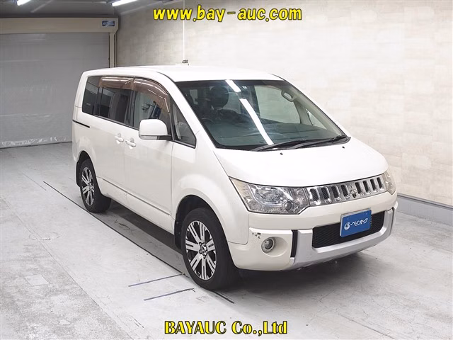 MITSUBISHI DELICA D:5