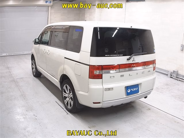 MITSUBISHI DELICA D:5