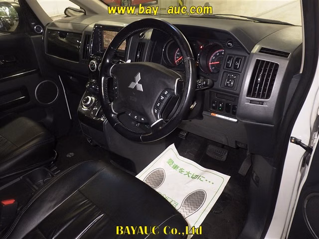 MITSUBISHI DELICA D:5