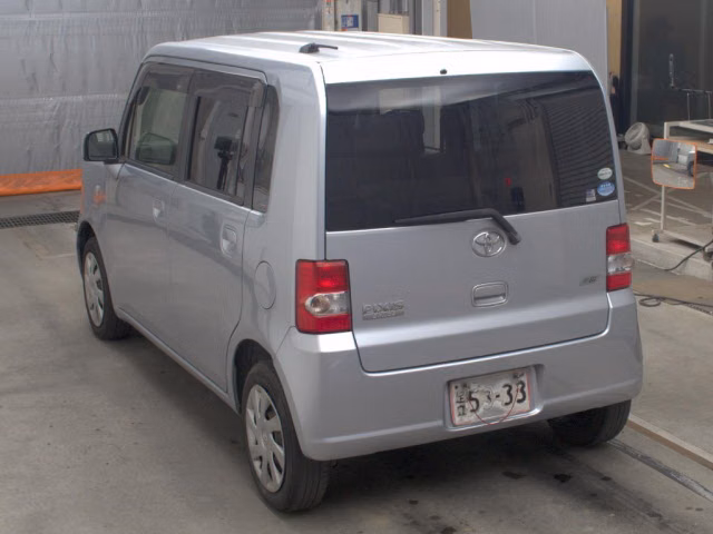 TOYOTA PIXIS SPACE