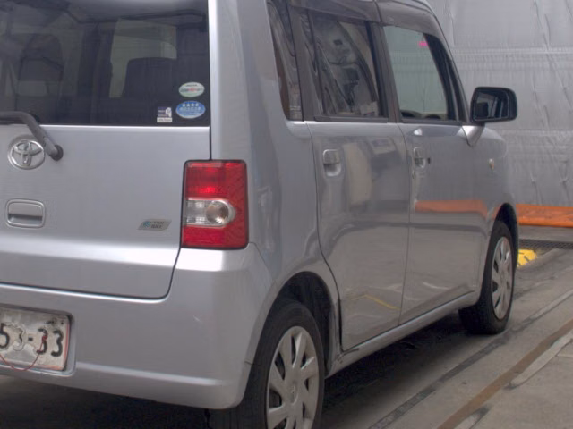 TOYOTA PIXIS SPACE