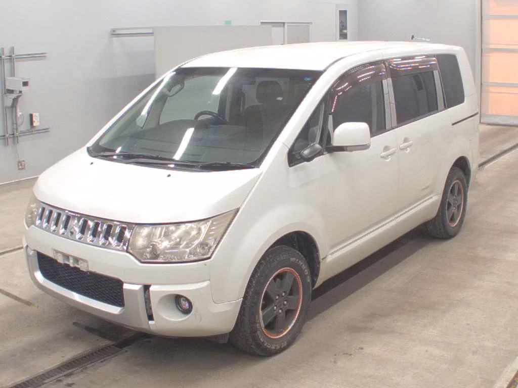 MITSUBISHI DELICA D:5