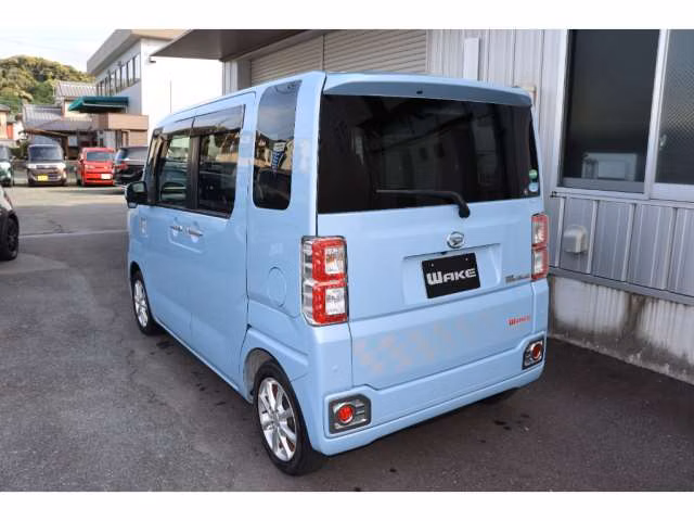 DAIHATSU WAKE