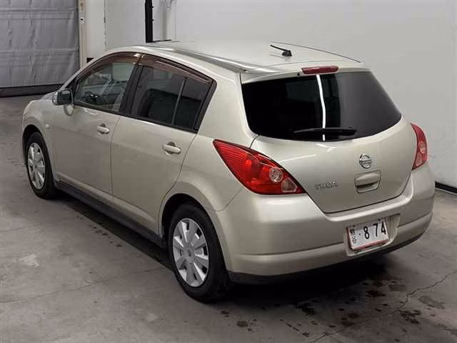 NISSAN TIIDA