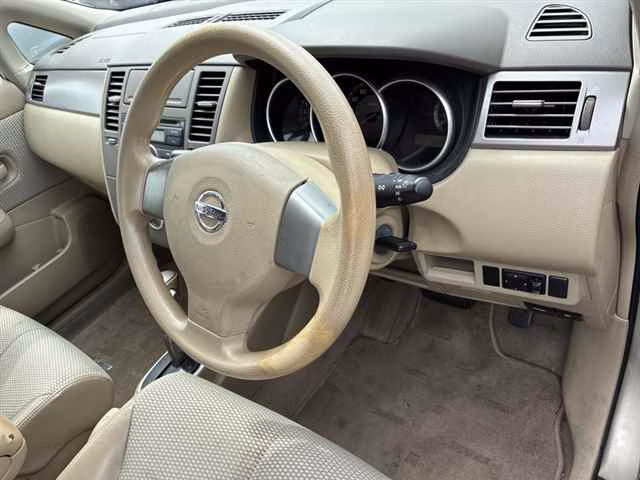 NISSAN TIIDA