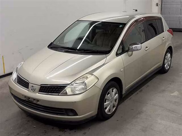 NISSAN TIIDA