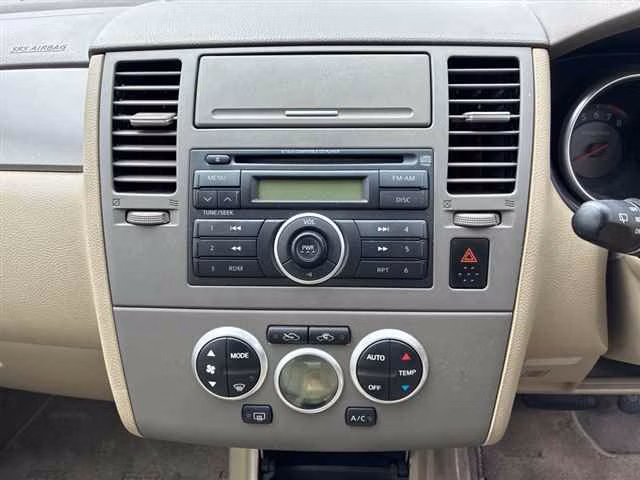 NISSAN TIIDA
