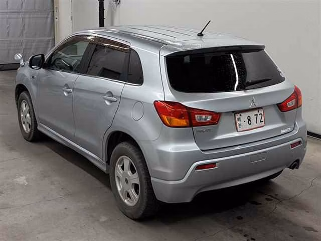 MITSUBISHI RVR