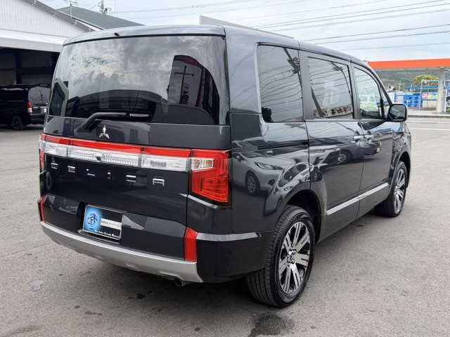 MITSUBISHI DELICA D:5