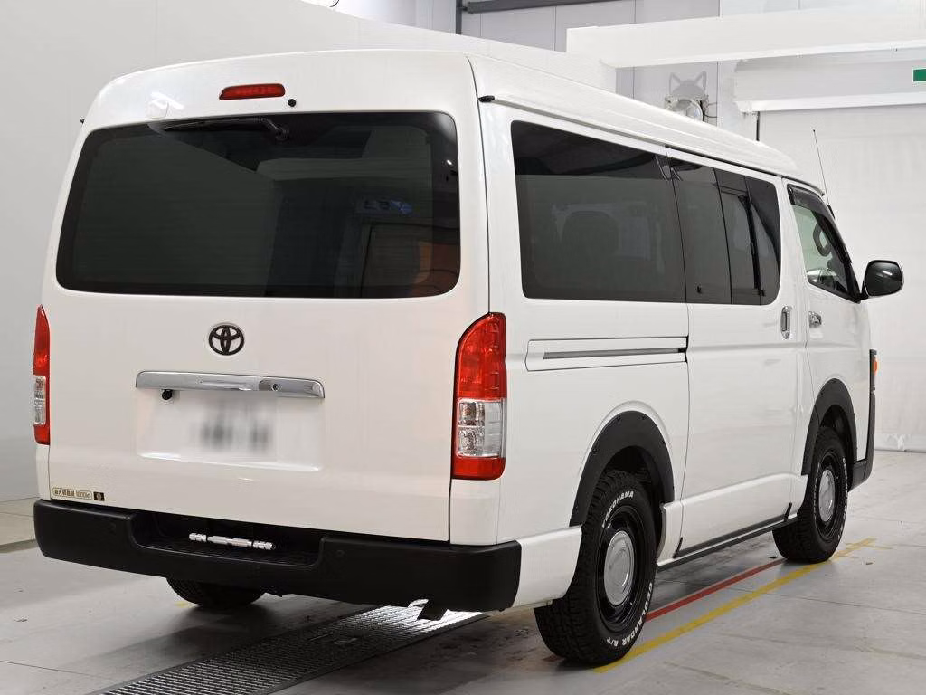 TOYOTA REGIUS ACE