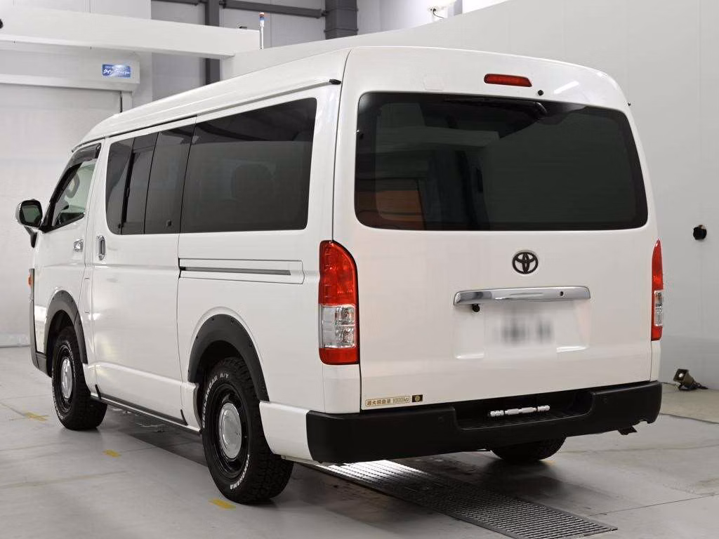 TOYOTA REGIUS ACE