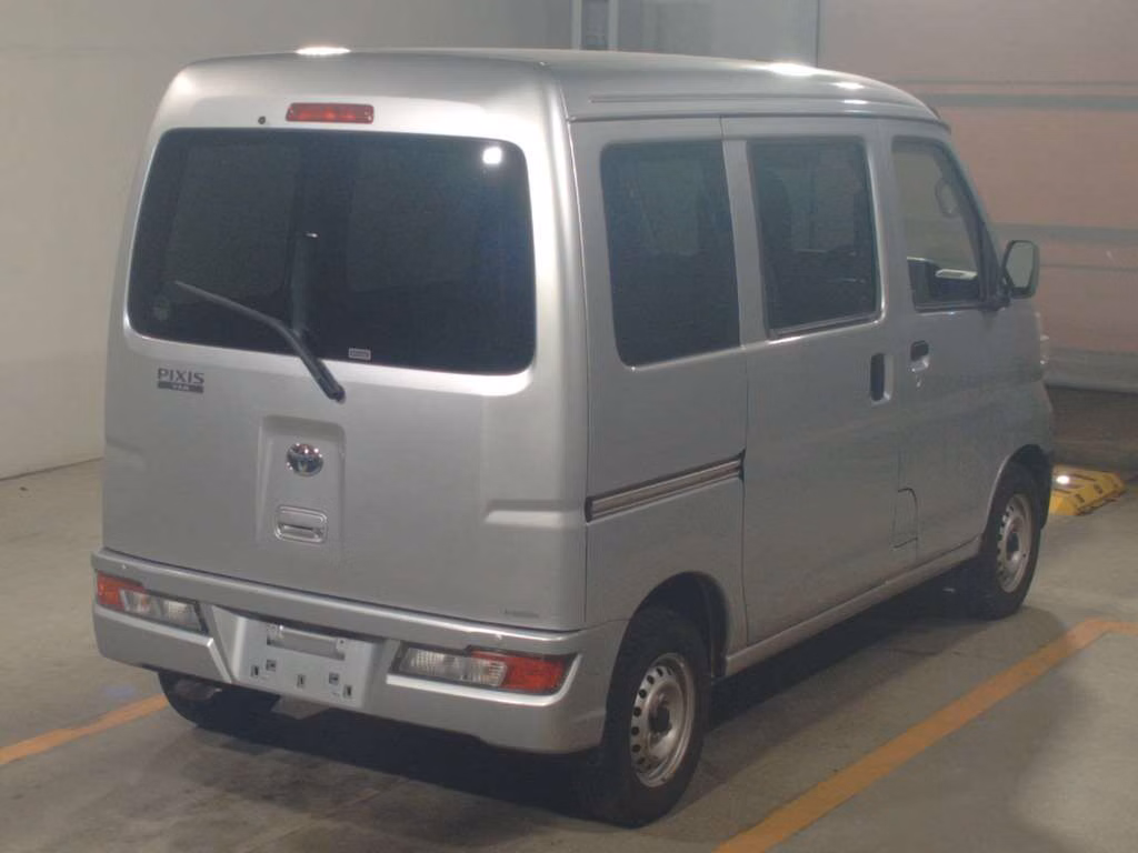 TOYOTA PIXIS VAN