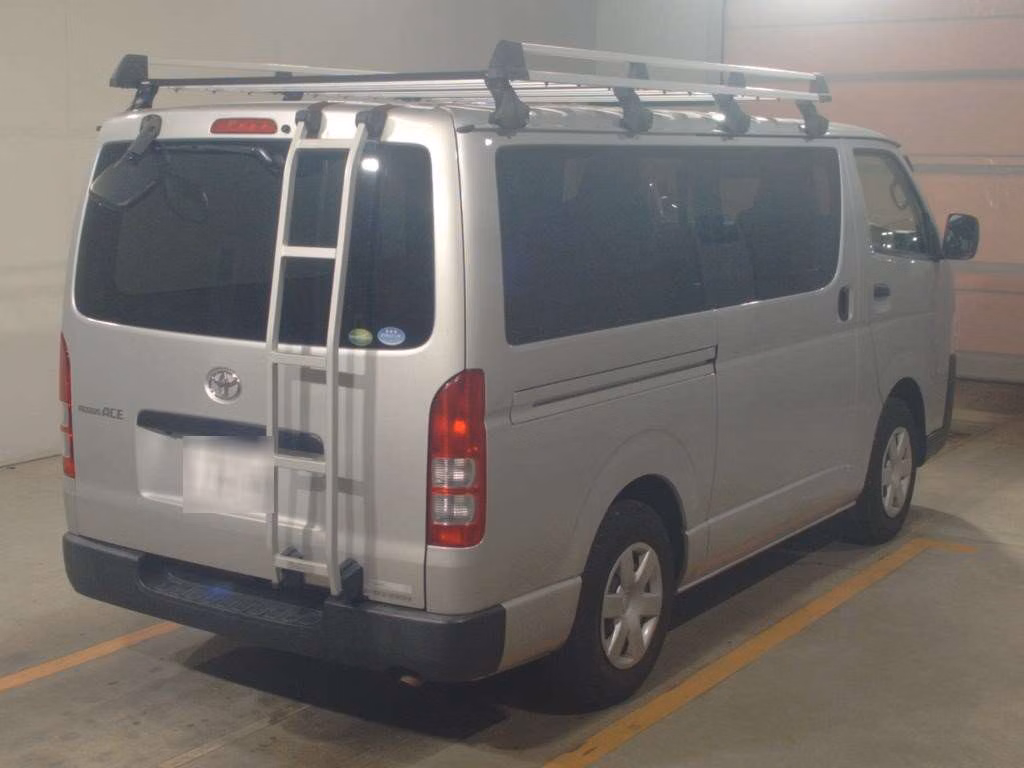 TOYOTA REGIUS ACE