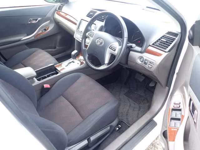 TOYOTA PREMIO