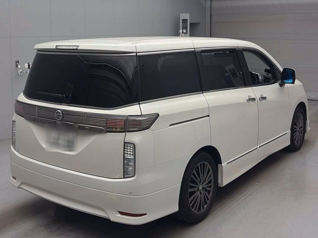 NISSAN ELGRAND