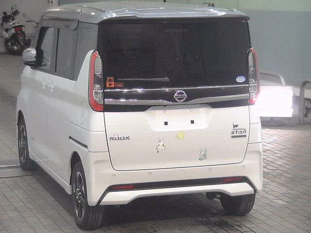 NISSAN ROOX