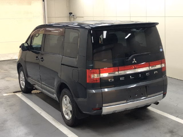MITSUBISHI DELICA D:5
