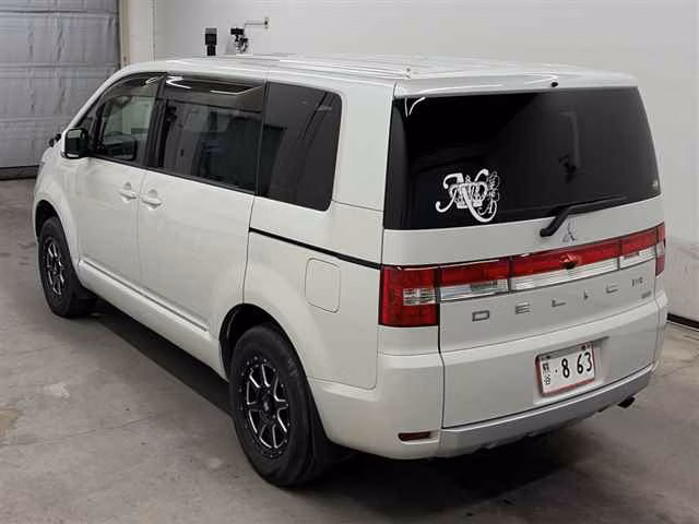 MITSUBISHI DELICA D:5