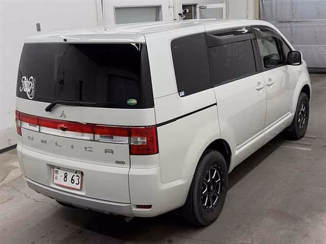 MITSUBISHI DELICA D:5