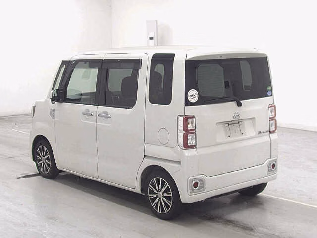 DAIHATSU WAKE