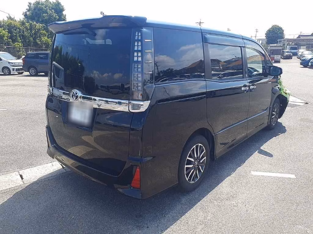 TOYOTA VOXY