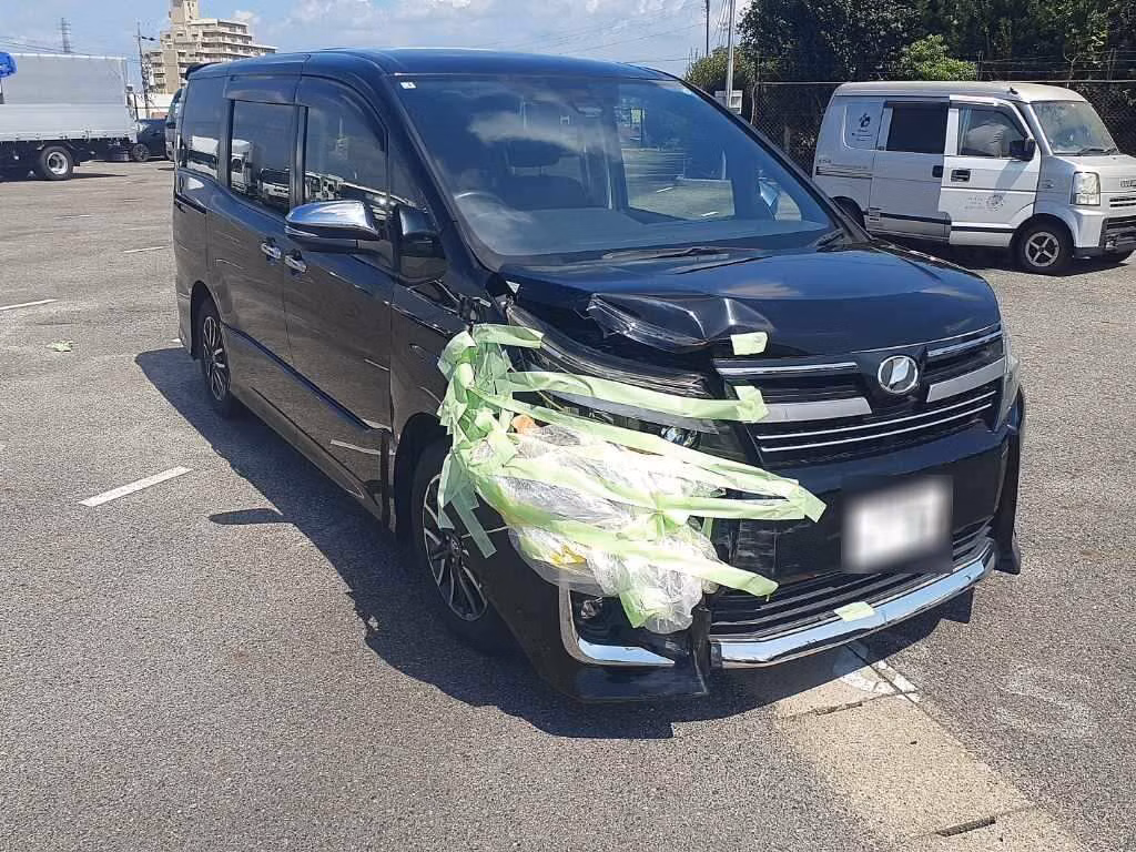 TOYOTA VOXY