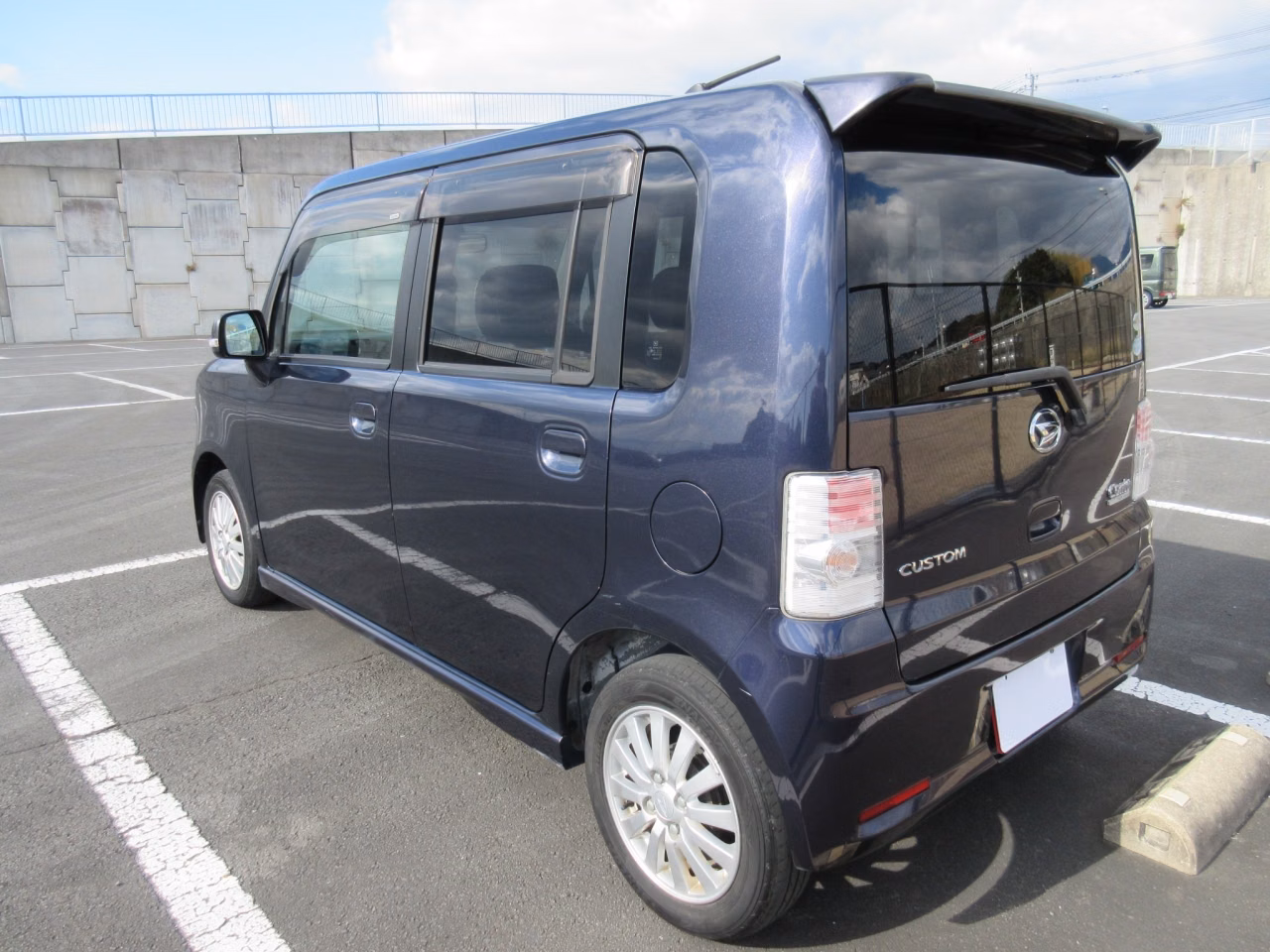 DAIHATSU MOVE CONTE