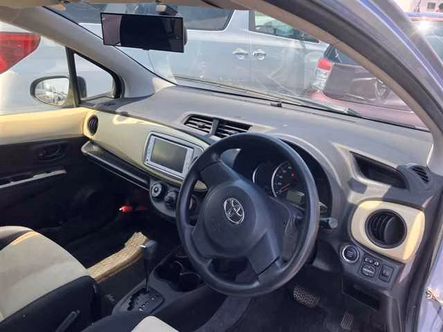 TOYOTA VITZ
