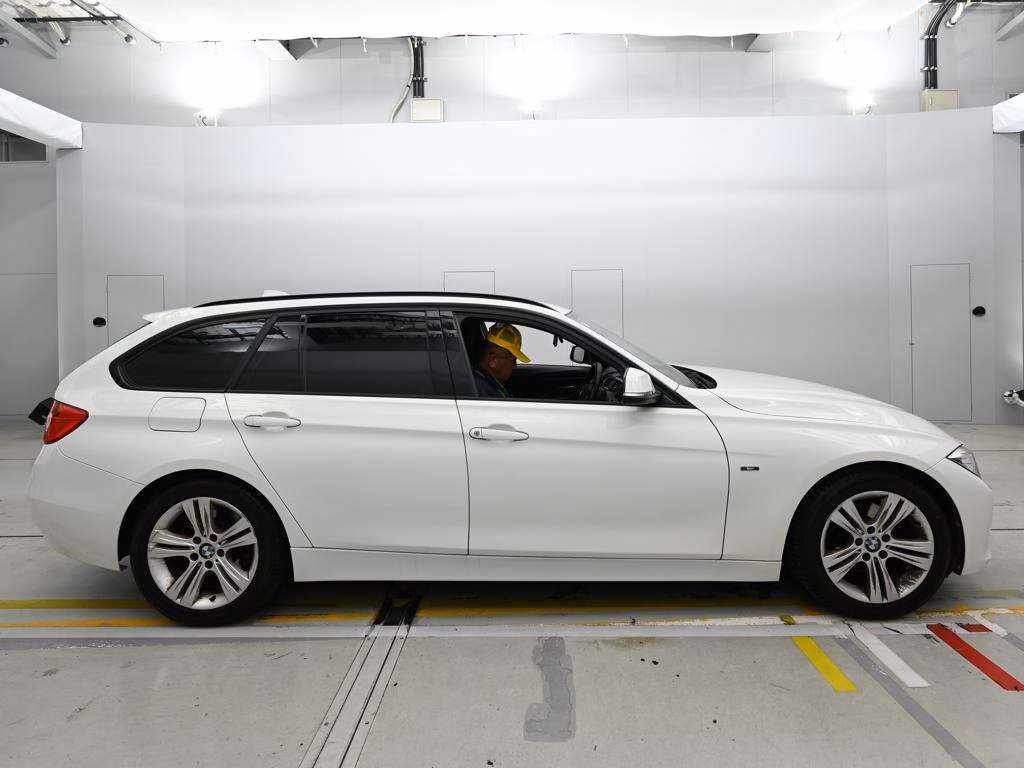 BMW 3-SERIES