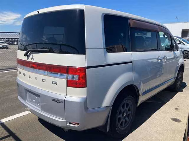 MITSUBISHI DELICA D:5